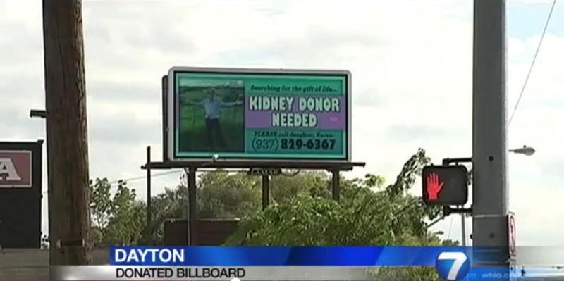 Biển quảng cáo tìm người hiến thận cho cha của cô Karen Huynh. Ảnh: WHIO TV
