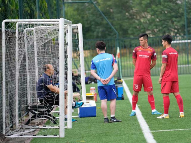 Thầy Park loại 5 cầu thủ