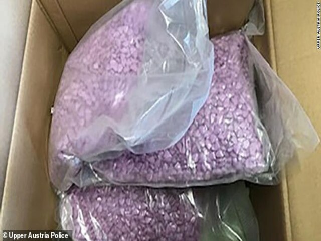 Thị trường - Tiêu dùng - Đặt váy trên mạng nhưng "hết hồn" khi nhận được món hàng "chết người"