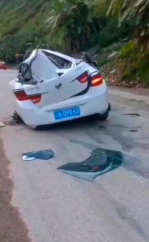 Chiếc bị biến dạng nặng nề sau vụ tai nạn.