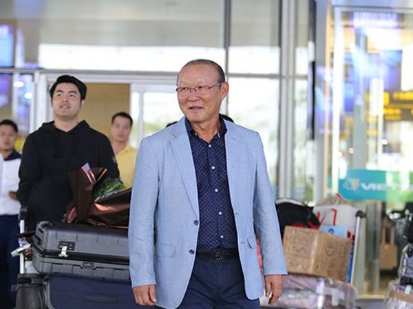 Lee Dong Jun đứng sau HLV Park Hang Seo nhưng chiếm vai trò quan trọng trong việc gia hạn hợp đồng mới với VFF.