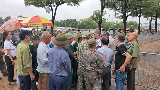 Thương binh trèo cổng VFF đòi mua vé ĐT Việt Nam đấu Malaysia - 3