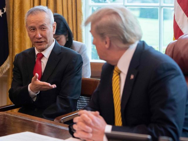 Trung Quốc xuống giọng, muốn ông Trump ngừng tung đòn thuế mới