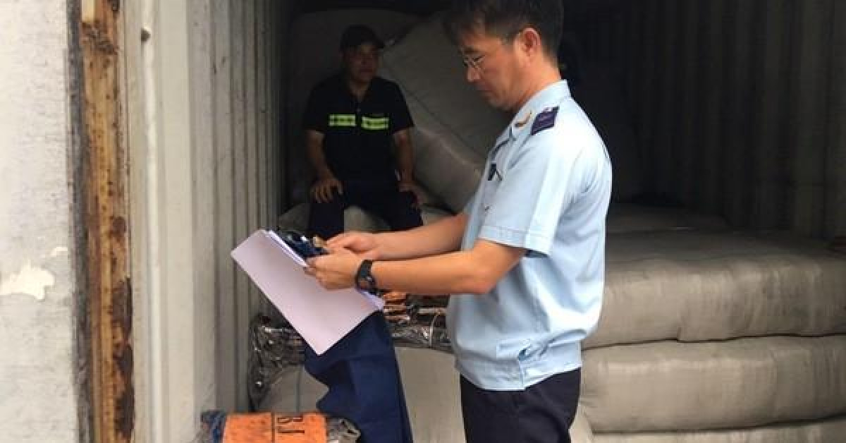 Thị trường - Tiêu dùng - Nhập quần áo Trung Quốc nhưng gắn nhãn Made in Vietnam.