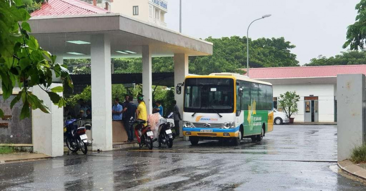 Pháp luật - Tài xế xe buýt hét lớn rồi tử vong trong nhà vệ sinh