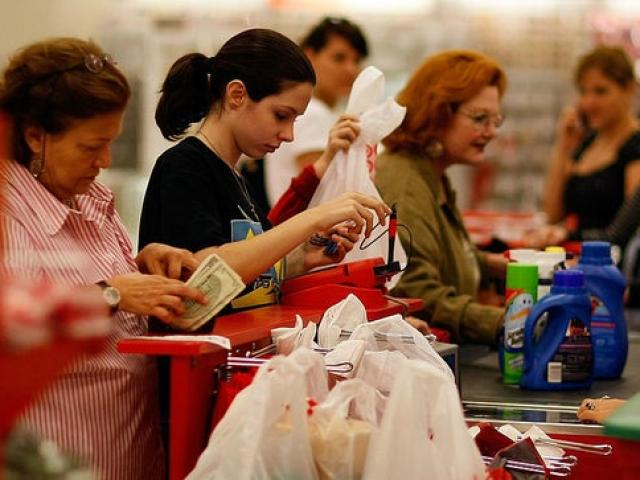 Thế giới - Người Mỹ đang "ngấm đòn" chiến tranh thương mại thế nào?