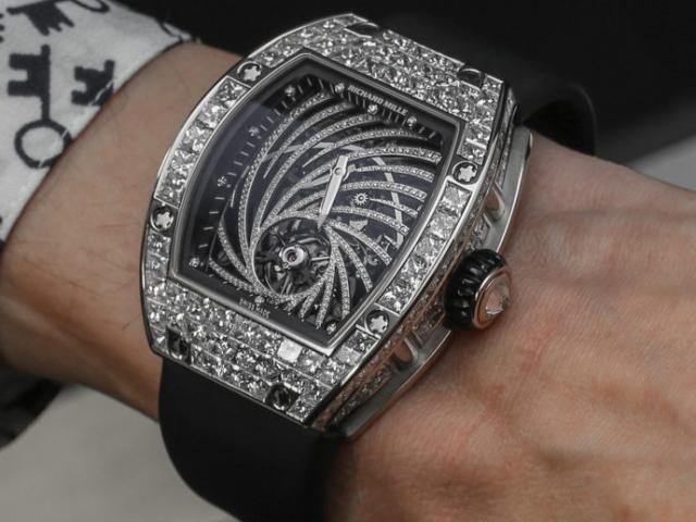 Thế giới - Pháp: Vừa bước ra khỏi khách sạn 5 sao, bị cướp đồng hồ 19 tỷ đeo trên tay