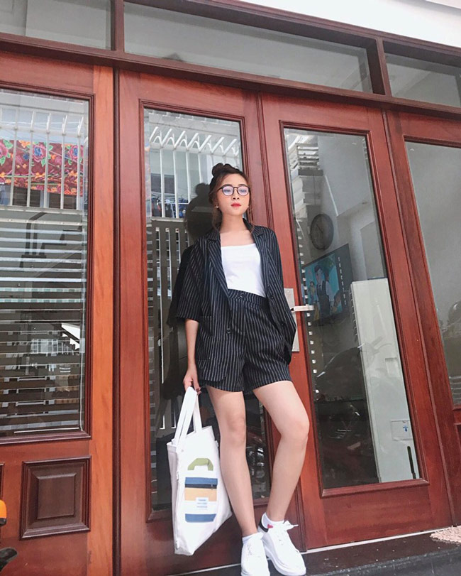 Ngoài công việc make up, Nhật Linh cũng là gương mặt khá nổi tiếng