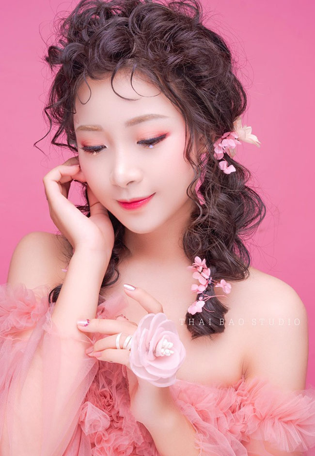 Trên Facebook Nhật Linh thường xuyên đăng tải những hình ảnh ngọt vào và tag tên Văn Đức
