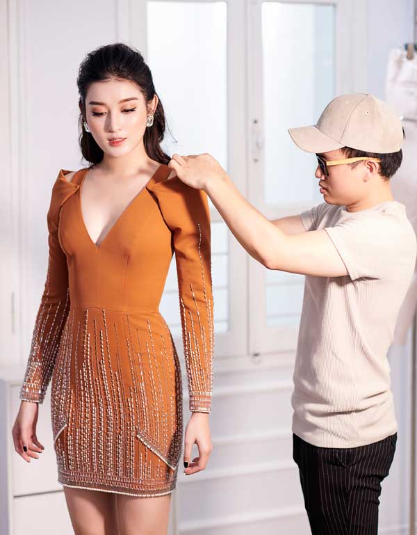 Xuất hiện trên thảm đỏ show I’m Going vào ngày 12/10 sắp tới là những Hoa hậu, Á hậu, diễn viên thân thiết với NTK Hà Duy như: Hoa hậu Mai Phương Thuý, Hoa hậu Ngọc Hân, Hoa hậu Thu Thuỷ, Á hậu Hoàng Anh, Á hậu Huyền My, Á hậu Thanh Tú, Hoa hậu Dương Thuỳ Linh, Hoa hậu Áo dài Phí Thuỳ Linh, diễn viên Việt Anh, Quỳnh Nga, Bảo Thanh, Diệu Hương, Lương Thanh, Kim Oanh, Đỗ Quỳnh Hoa, người mẫu Hồng Quế, MC Phương Mai, MC Phí Linh… 