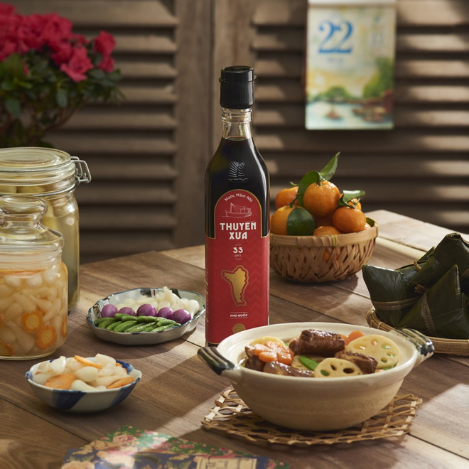 Với nguyên liệu 100% hoàn toàn từ cá và được ủ muối ngay tại thuyền, nước mắm Thuyền Xưa có hương vị thơm ngon đậm vị.