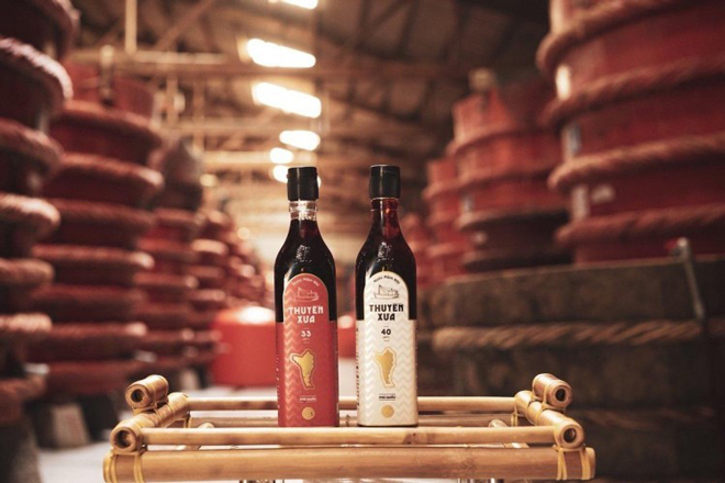 Thiết kế chai vuông cao cấp và sang trọng tạo dấu ấn riêng biệt so với nước mắm truyền thống thông thường