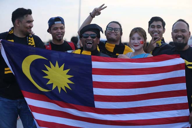 Trực tiếp không khí nóng bỏng ĐT Việt Nam đấu Malaysia: CĐV nhảy múa trước Mỹ Đình - 12