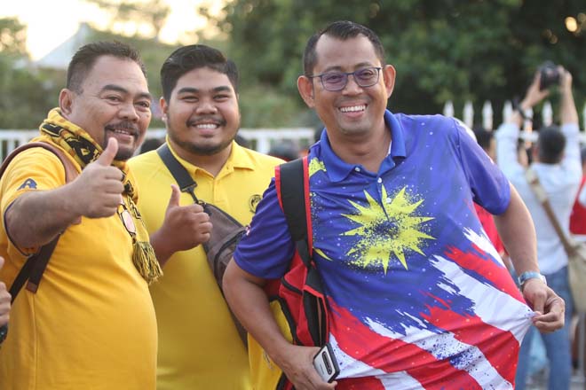 Số ít CĐV Malaysia có mặt trước cửa
sân Mỹ Đình