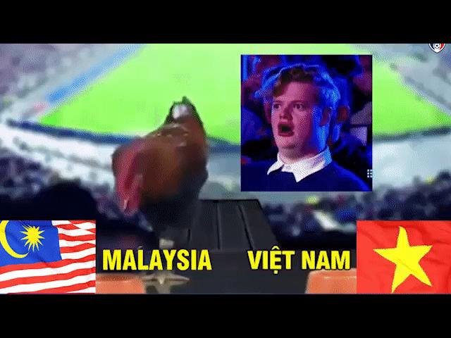 Video Clip Cười - Thần kê "lên đĩa" chỉ vì dám dự đoán Malaysia thắng Việt Nam