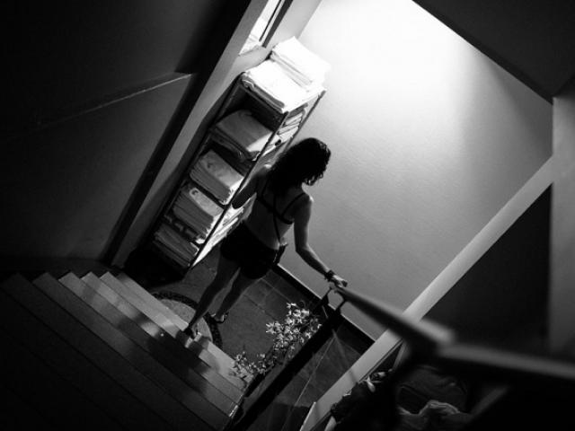 Pháp luật - Hám trai đi xế hộp, cô gái trẻ phải “cắn răng” phục vụ 43.200 "khách làng chơi"