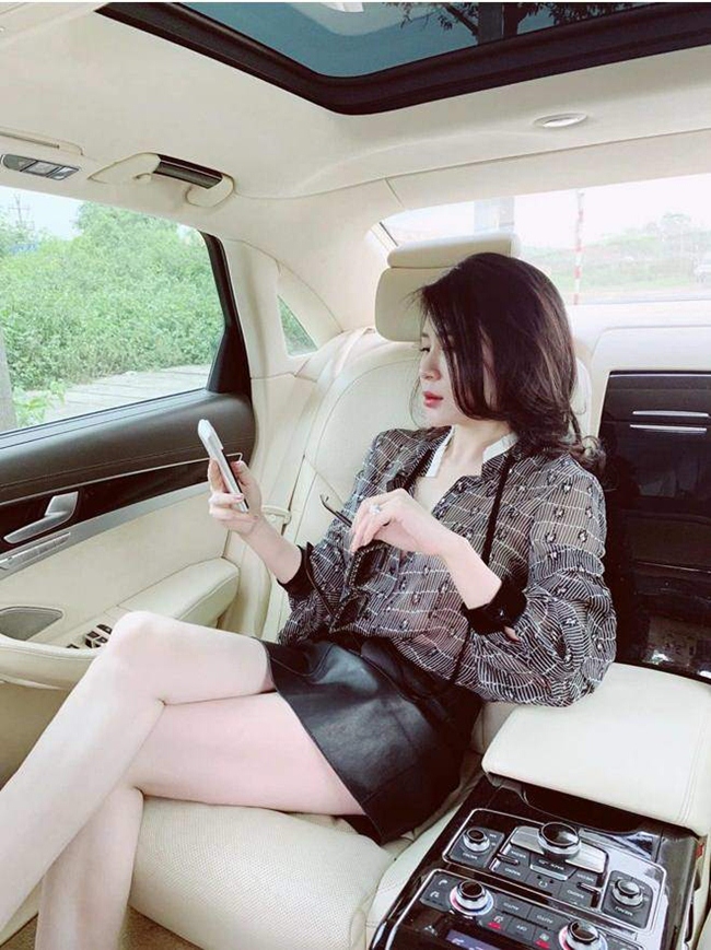 Từ ngày lập gia đình cho đến nay, Ngọc Hương vẫn duy trì hình ảnh của một người phụ nữ hiện đại, quyến rũ, thành đạt.