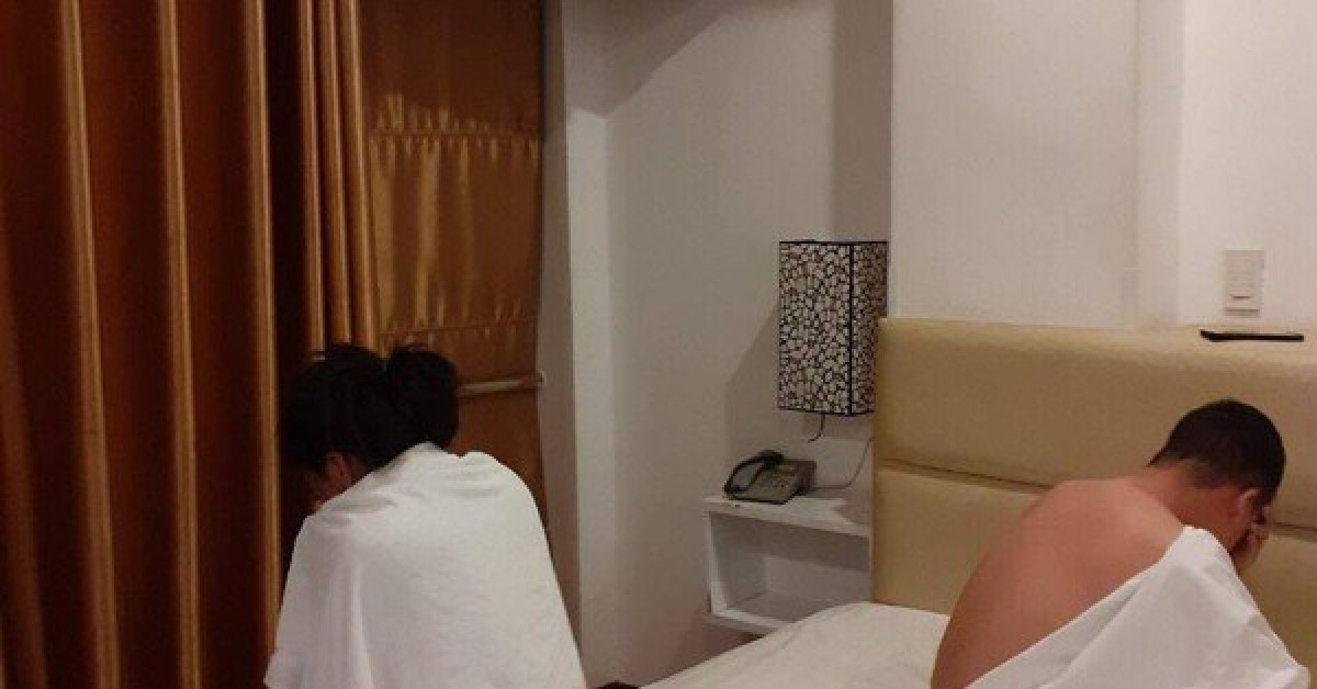 Tiếp viên bị bắt quả tang bán dâm cho khách