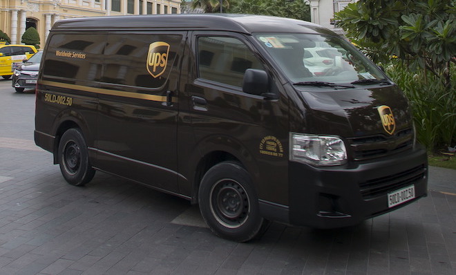 Một chiếc xe giao hàng của UPS.