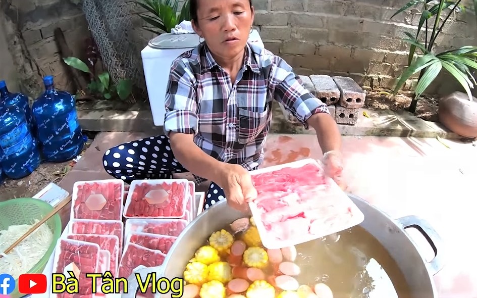 Lại gây tranh cãi về chất lượng món ăn mới, bà Tân Vlog khiến người xem lắc đầu ngao ngán - 4