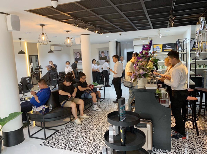 Cửa hàng mới tại Thái Lan tấp nập khách ngay từ ngày đầu khai trương
