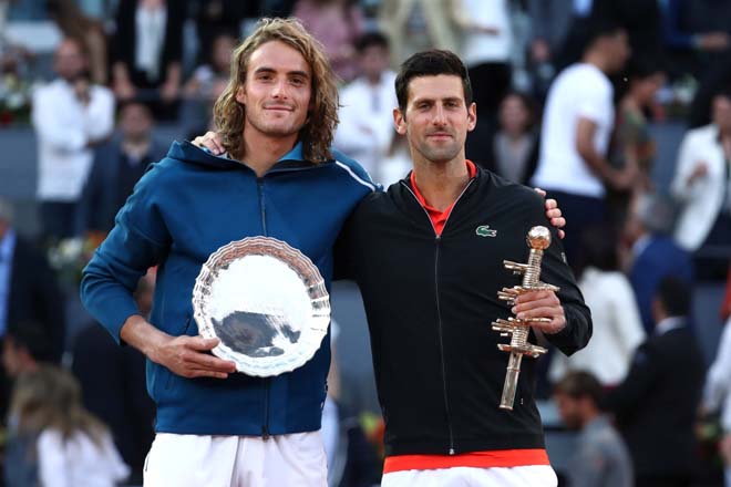 Tsitsipas (trái) từng đả bại Djokovic