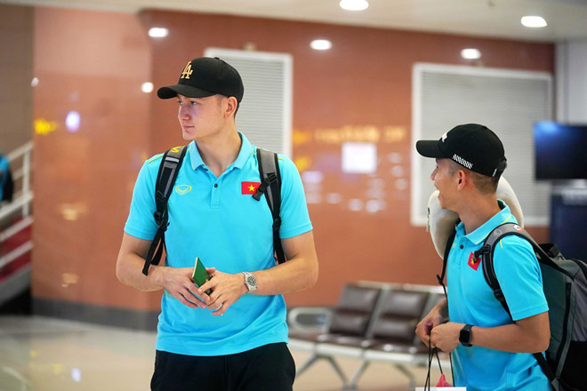 Văn Lâm cùng Hồng Duy