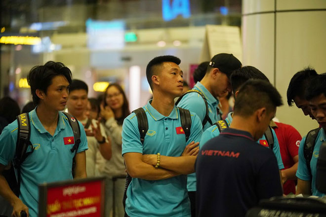 Tuấn Anh, cầu thủ bị chấn thương
trong trận gặp Malaysia cũng góp mặt trong chuyến đi này