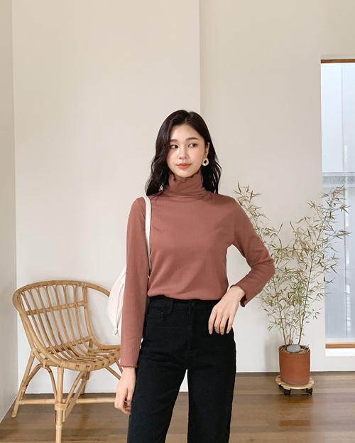4 công thức mặc đẹp miễn chê với áo thun cổ lọ - 8