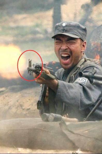 Súng máy bắn ra lửa quả là "bom
tấn"!