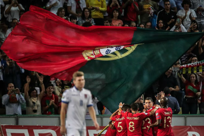 Trực tiếp bóng đá Bồ Đào Nha - Luxembourg: "Truyền nhân Ronaldo" đóng đinh tỷ số (Hết giờ) - 14