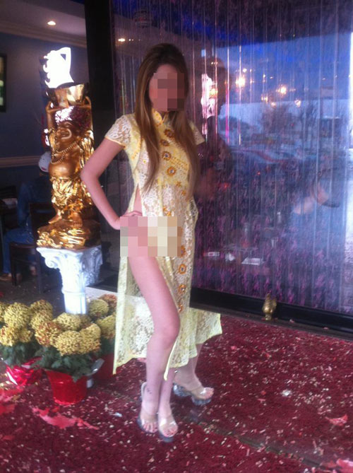 Không thể chấp nhận lối ăn mặc phản cảm này. 