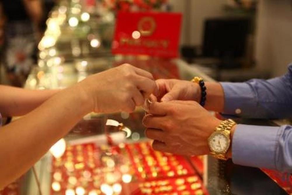 Giá vàng 9999, vàng SJC hôm nay 13/10 xuống dưới mức 42 triệu đồng/lượng