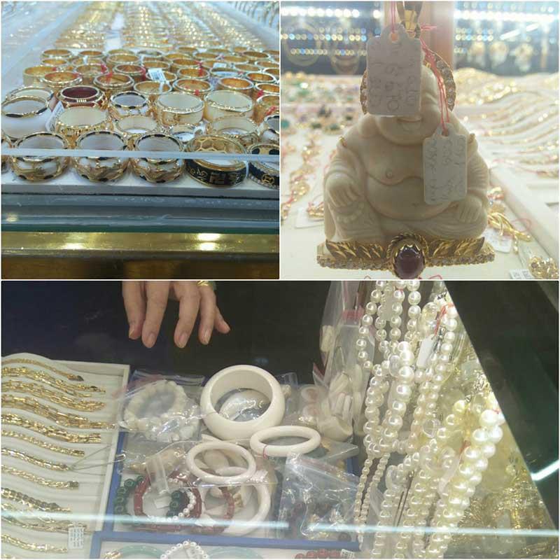 Nhẫn, tượng Phật… được giới thiệu làm từ ngà voi bày bán công khai. Ảnh: NT