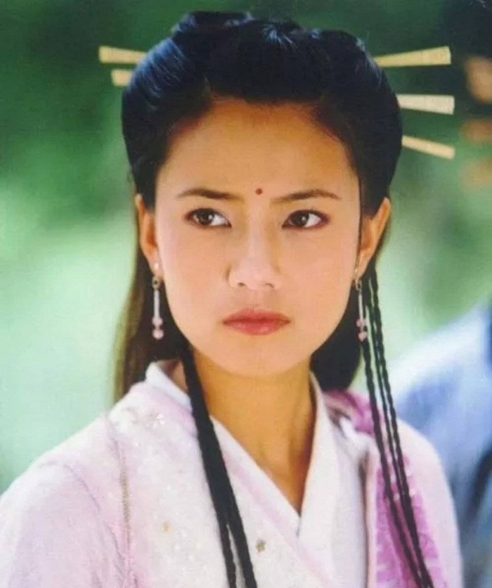 Cao Viên Viên đảm nhận vai Chu Chỉ Nhược trong bộ phim "Ỷ Thiên Đồ Long ký".&nbsp;