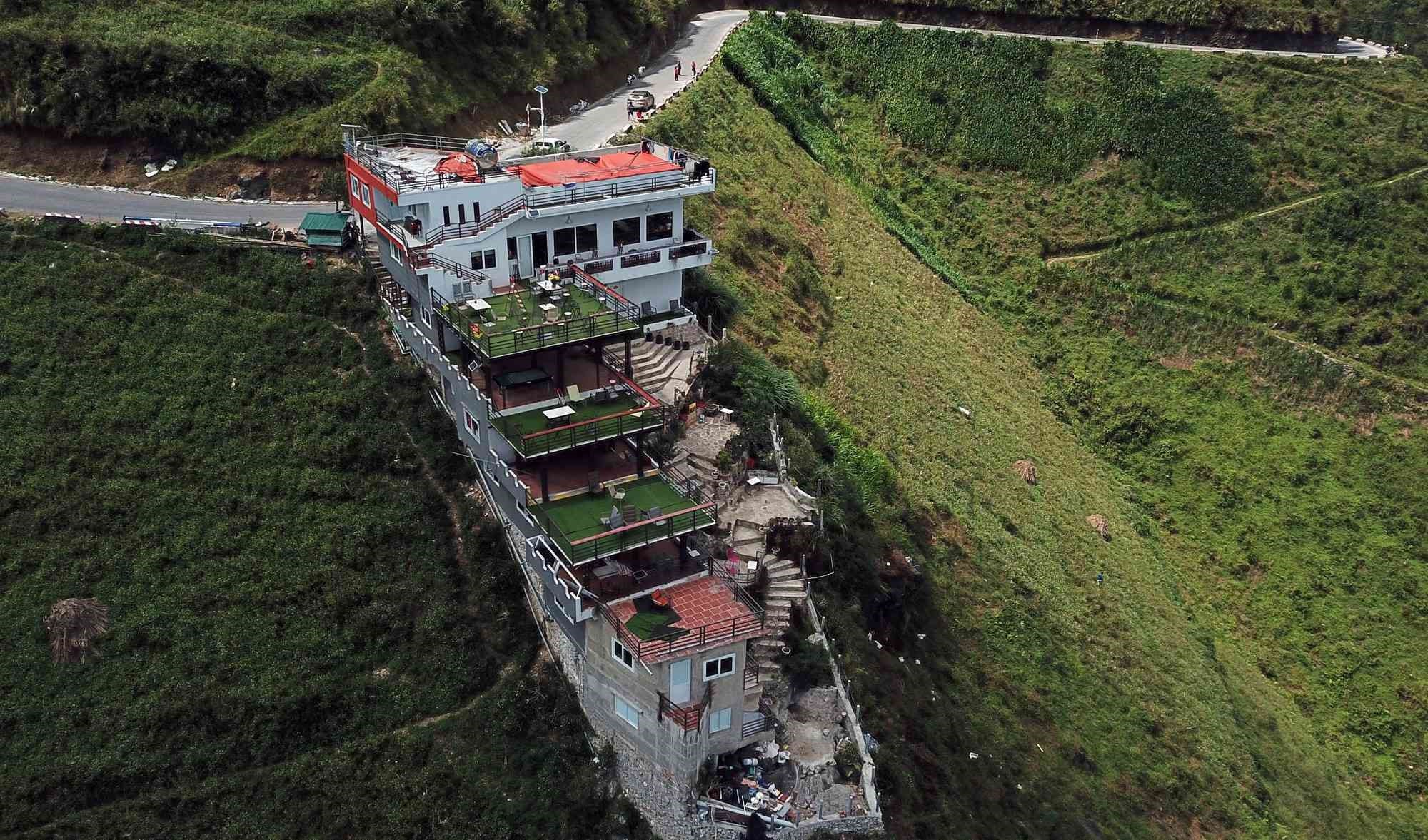 Công trình nhà hàng, nhà nghỉ Panorama trên đèo Mã Pí Lèng