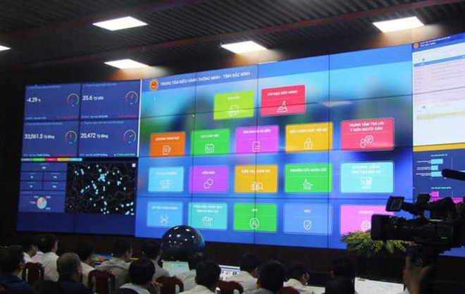 Tại “trung tâm điều hành thông minh”, ngoài các thiết bị hiện đại, còn có một màn hình cỡ lớn 1.700 inch