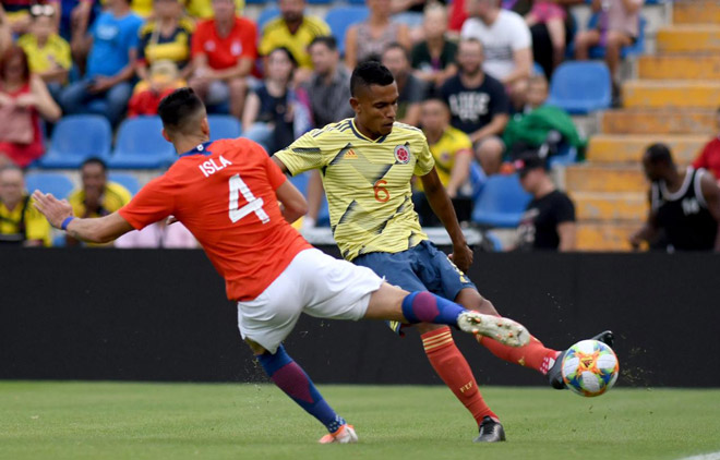 Colombia đối đầu với Chile