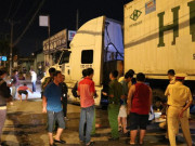 Tin tức trong ngày - Tài xế xe container bật khóc sau khi cán chết người ngủ trên lề đường