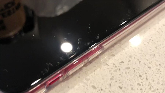 Đừng tin Apple, iPhone 11 vẫn bị trầy xước sau vài ngày sử dụng - 1