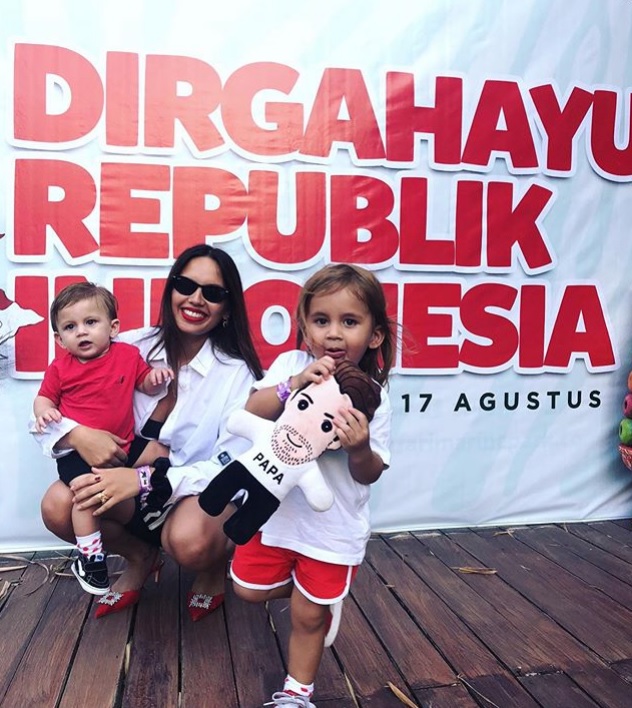 Năm 2017, Rowena sinh con trai đầu
lòng, tên là Jax Elion Lilipaly. Sau đó một năm, gia đình nhỏ của
Lilipaly tiếp tục chào đón thành viên mới.