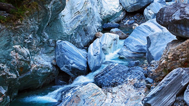 Hẻm núi Taroko, Hoa Liên: Nổi tiếng với những tảng đá cẩm thạch khổng lồ, đây cũng là một trong những điểm du lịch nổi tiếng nhất của Đài Loan.
