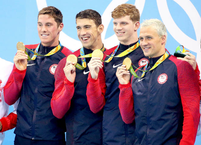 Conor Dwyer (trái) từng cùng Michael Phelps giúp ĐT Mỹ 2 lần vô địch 4x200m bơi tự do ở Olympic 