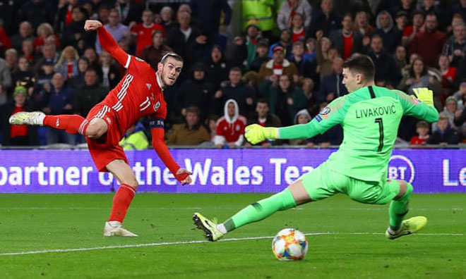 Bale ghi bàn giữ lại 1 điểm cho chủ nhà Xứ Wales