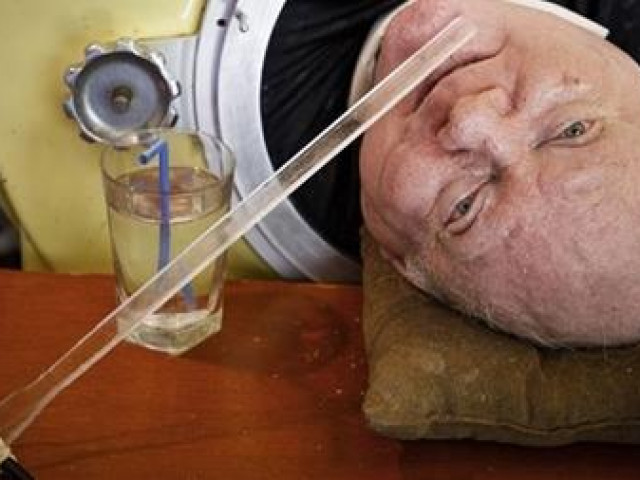 Giáo dục - du học - Bị bại liệt vẫn giành hai bằng đại học