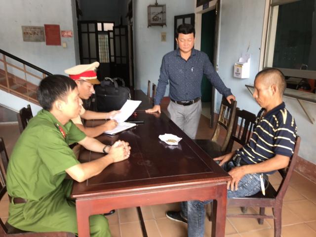 Lộ danh tính gã đàn ông chạy xe máy không đội MBH, "làm xiếc" trên đường