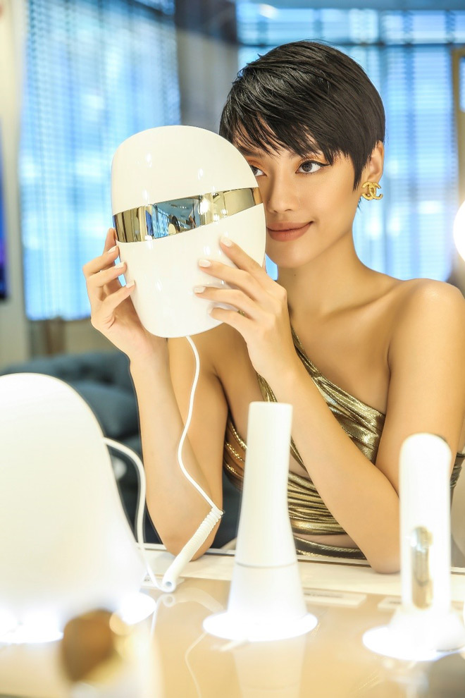 Khánh Linh (Cô Em Trendy) cũng đã tự thưởng nhân dịp sinh nhật 24 tuổi một bộ LG Pra.L sau khi trực tiếp trải nghiệm hiệu quả vượt trội. Những cái tên khác như An Phương, Tina Lê cũng đã lần lượt ra Vlog review hiệu quả bộ sản phẩm trong thời gian gần đây.