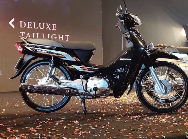 Còn đây là phiên bản 2020 Honda Dream màu đen.