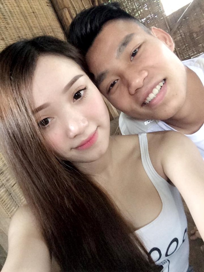 Văn Thanh hiện đang hẹn hò với Phùng Bảo Trân. Cặp đôi bên nhau đã được 4 năm và thường xuyên dành những cử chỉ ngọt ngào cho nhau trên mạng xã hội.