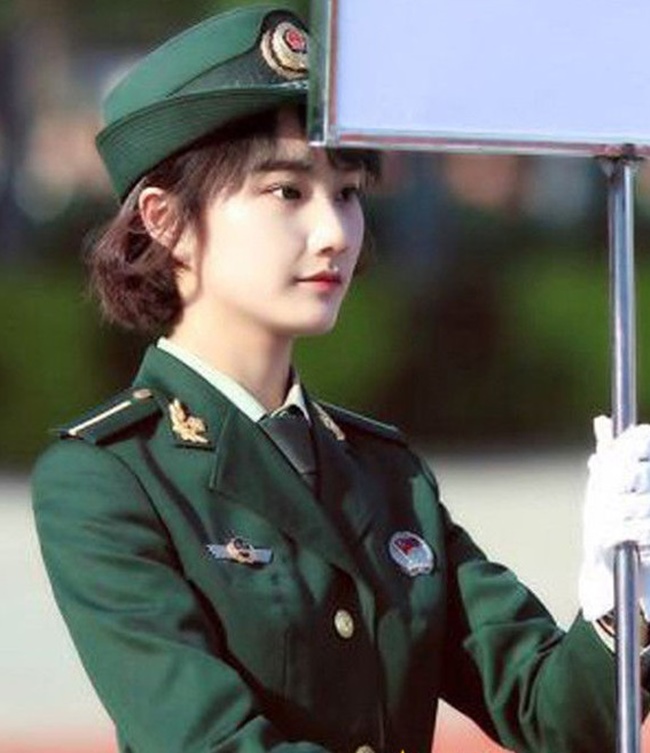 Các nữ quân nhân Trung Quốc được đánh giá là có gương mặt thanh thoát mang nét châu Á đặc trưng. 